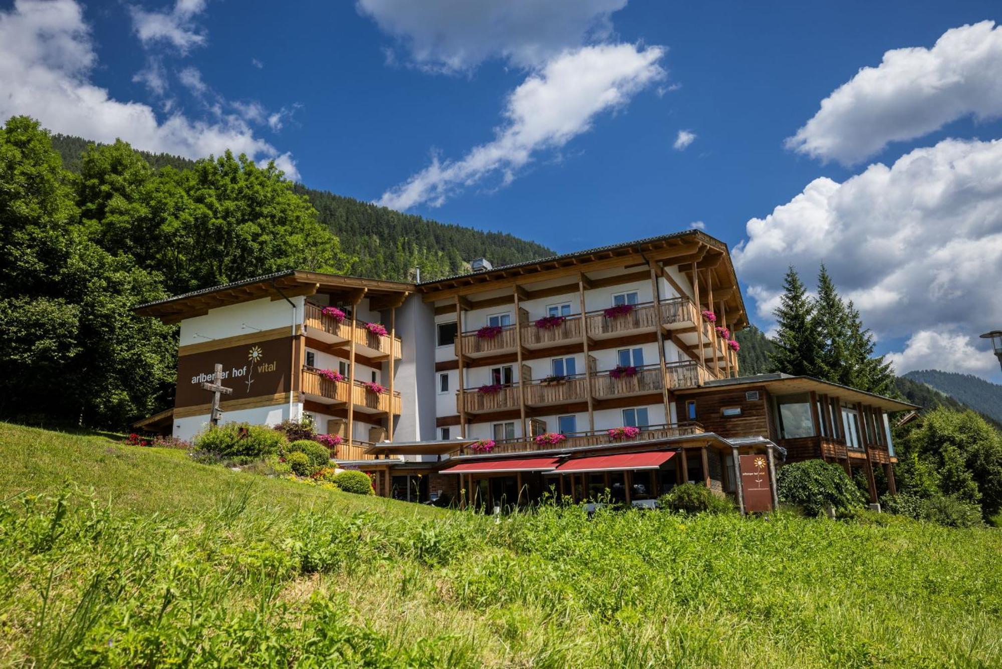 Arlbergerhof Vital Weissensee Exteriör bild